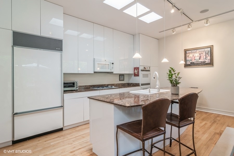 2128 N Leavitt Street Unit: 3