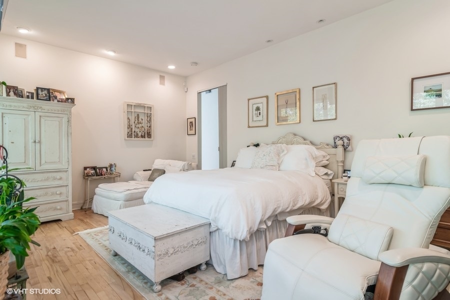 2128 N Leavitt Street Unit: 3