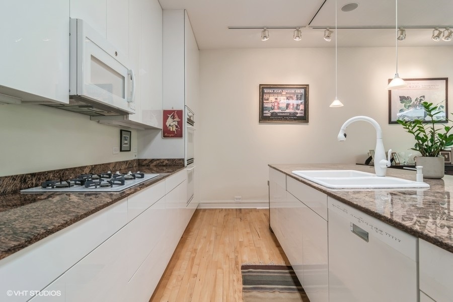 2128 N Leavitt Street Unit: 3