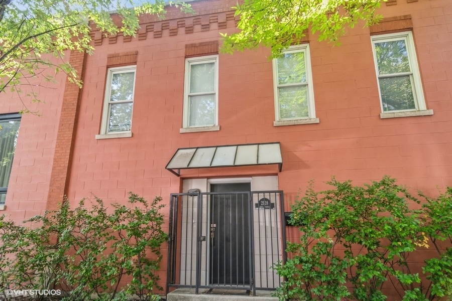 2128 N Leavitt Street Unit: 3