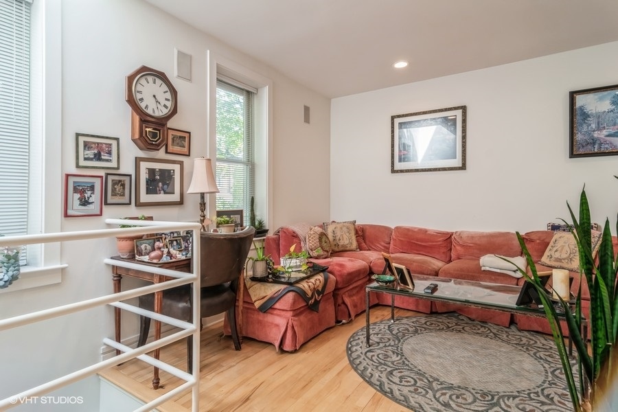 2128 N Leavitt Street Unit: 3