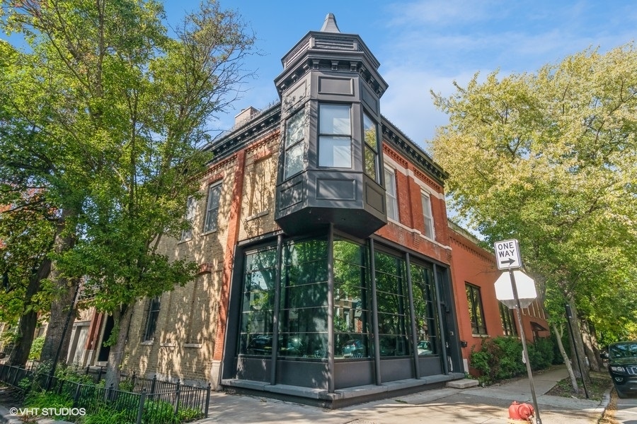 2128 N Leavitt Street Unit: 3