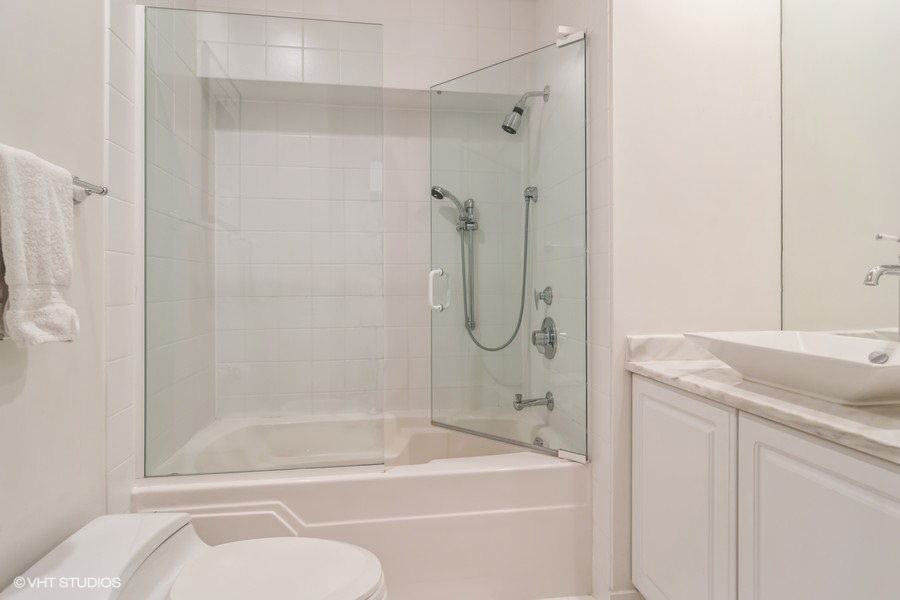 2128 N Leavitt Street Unit: 3