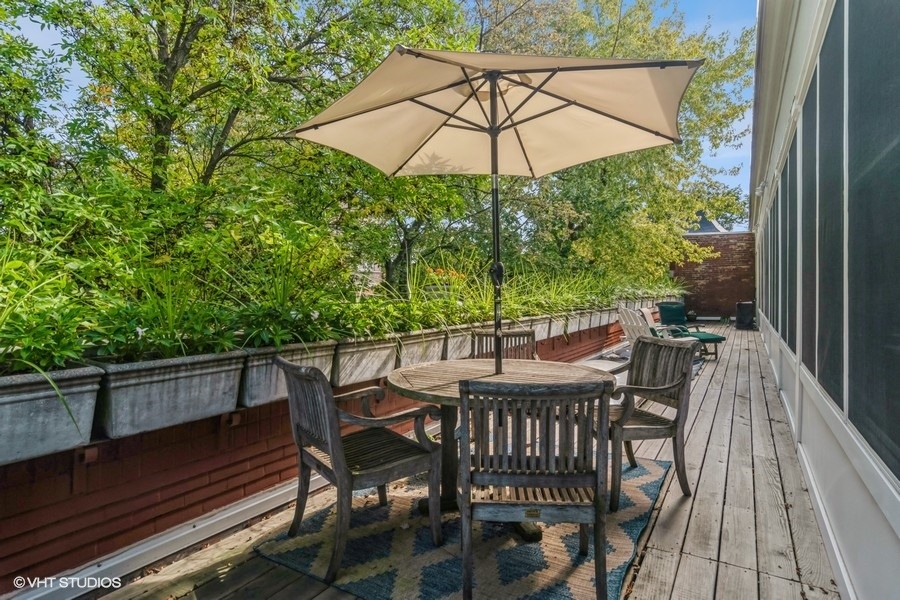 2128 N Leavitt Street Unit: 3