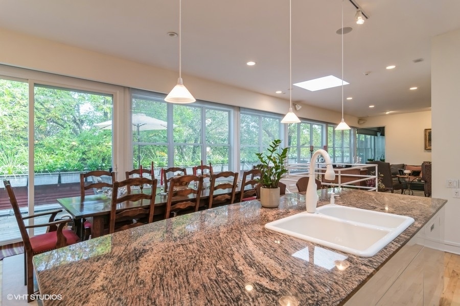 2128 N Leavitt Street Unit: 3