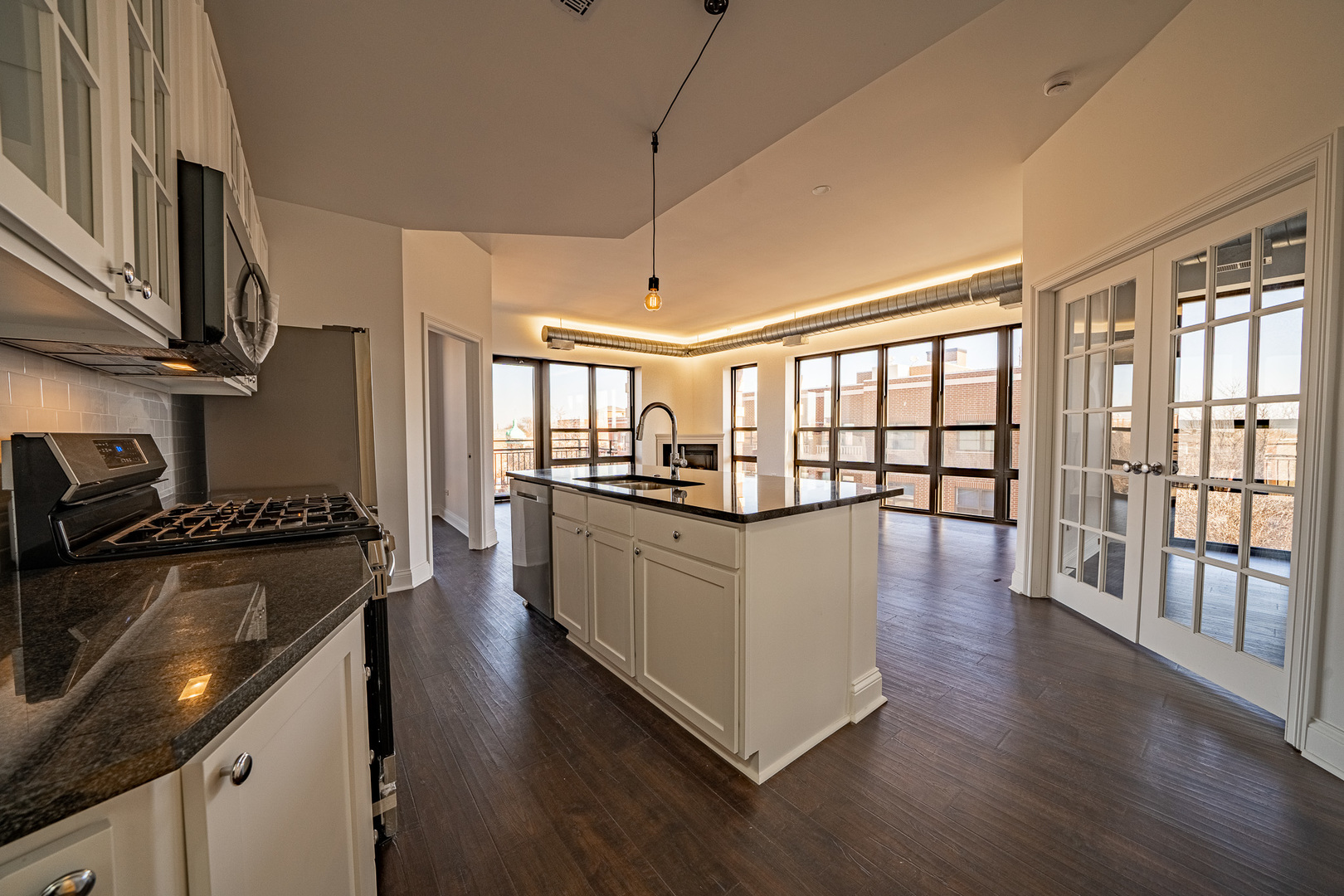 4020 N Damen Avenue Unit: 405