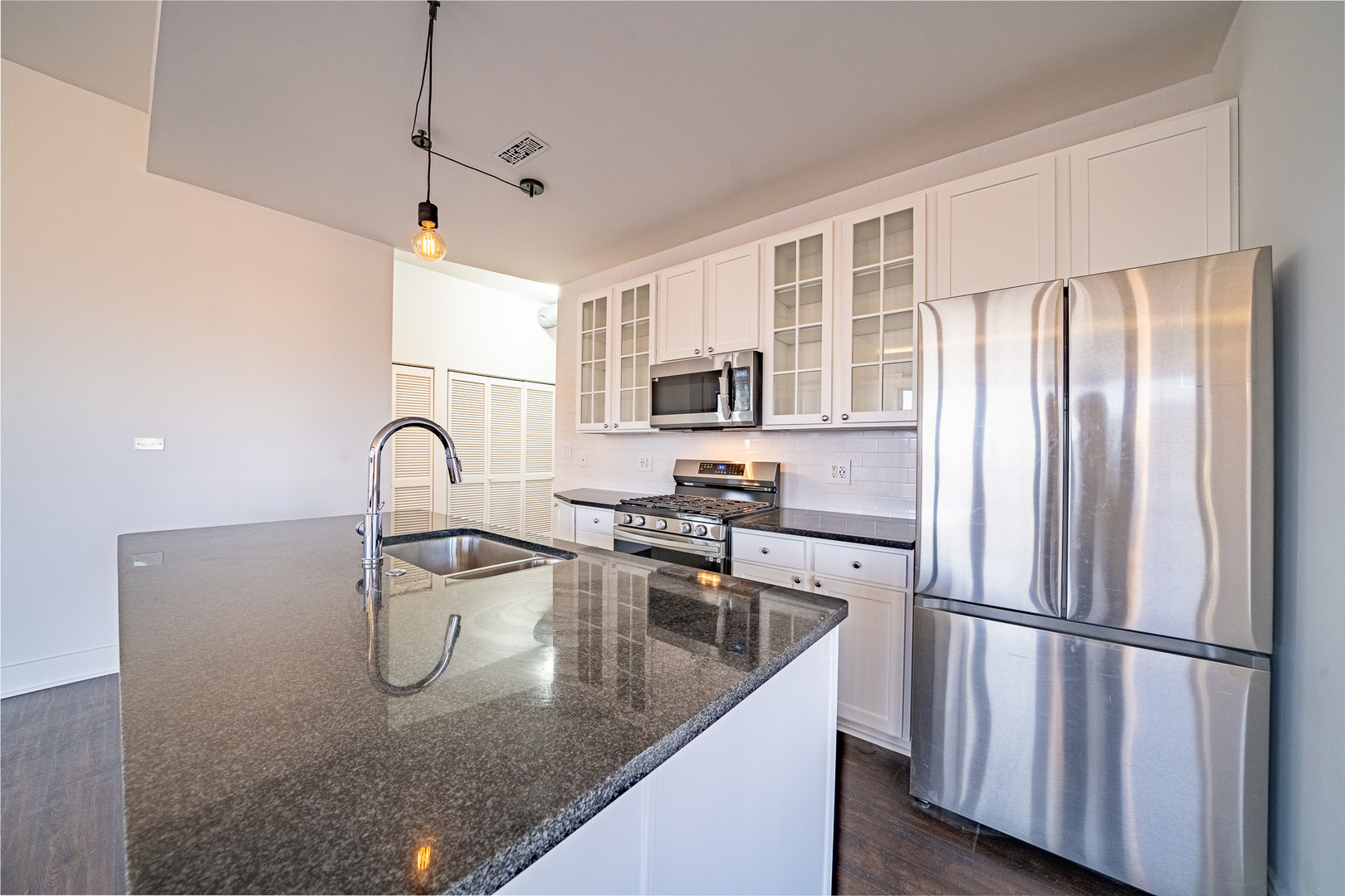 4020 N Damen Avenue Unit: 405