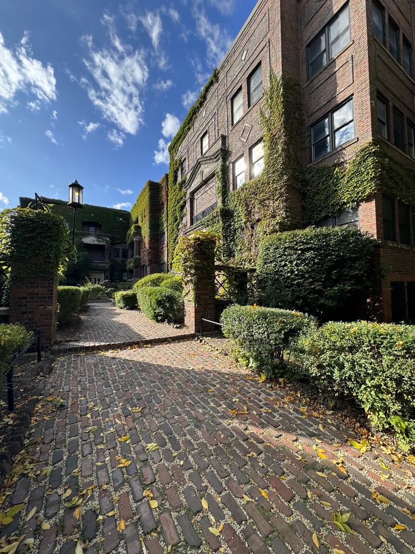 5720 S Kenwood Avenue Unit: 2