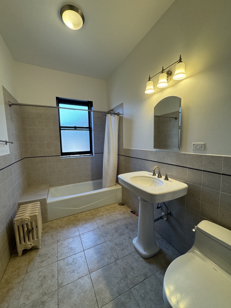 5720 S Kenwood Avenue Unit: 2