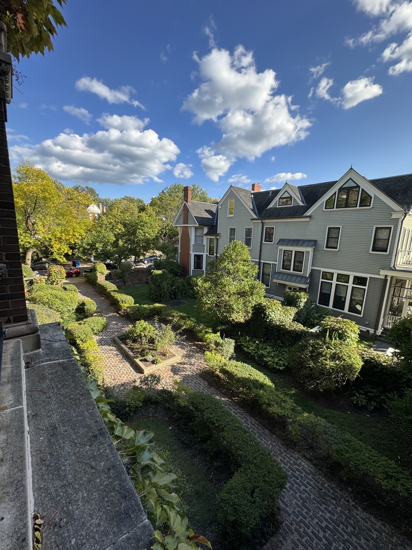 5720 S Kenwood Avenue Unit: 2