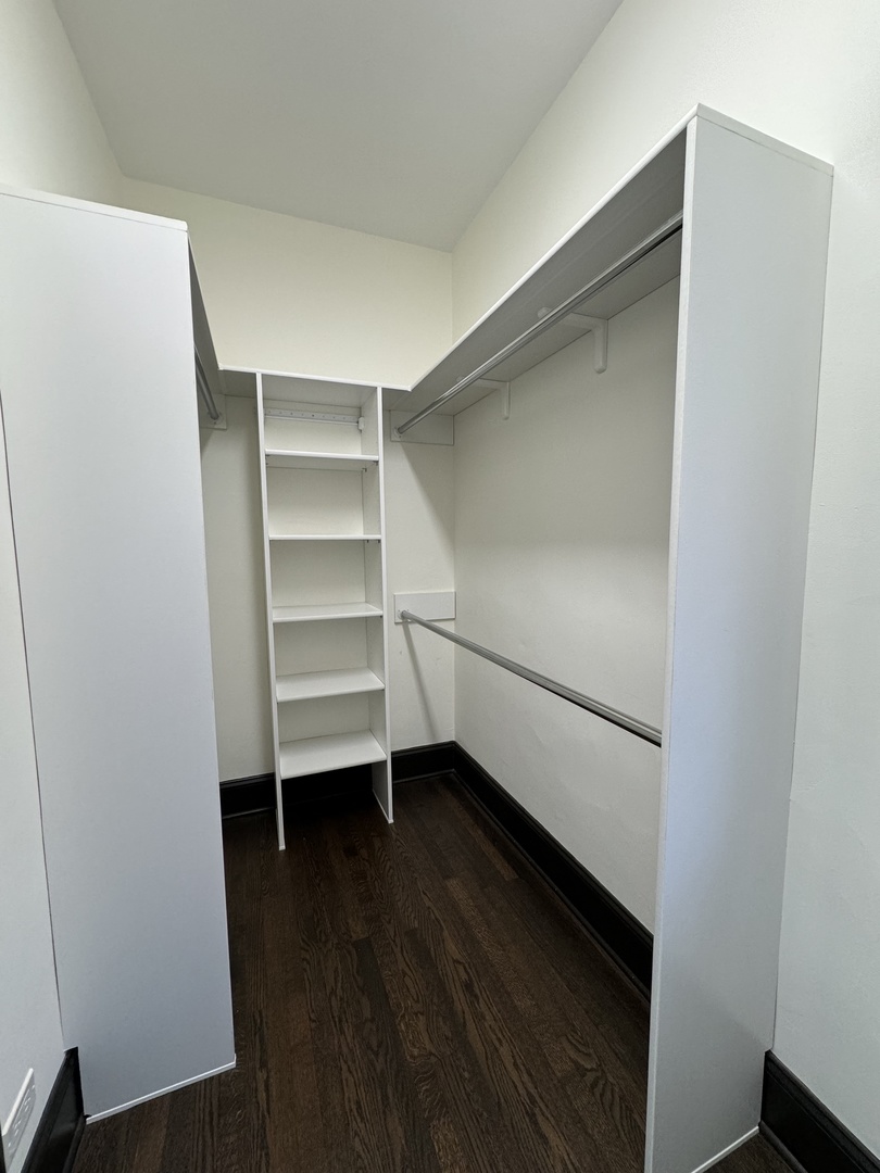 5720 S Kenwood Avenue Unit: 2