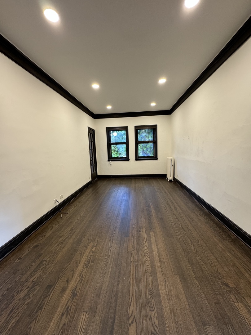 5720 S Kenwood Avenue Unit: 2