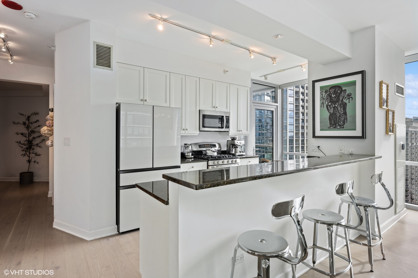 1201 S Prairie Avenue Unit: 1706