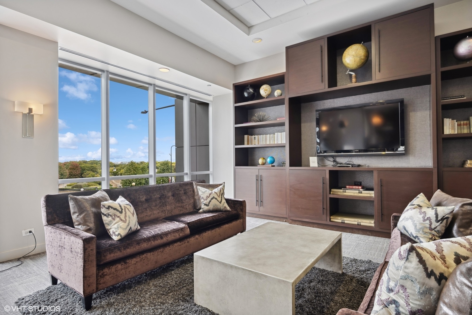 1201 S Prairie Avenue Unit: 1706