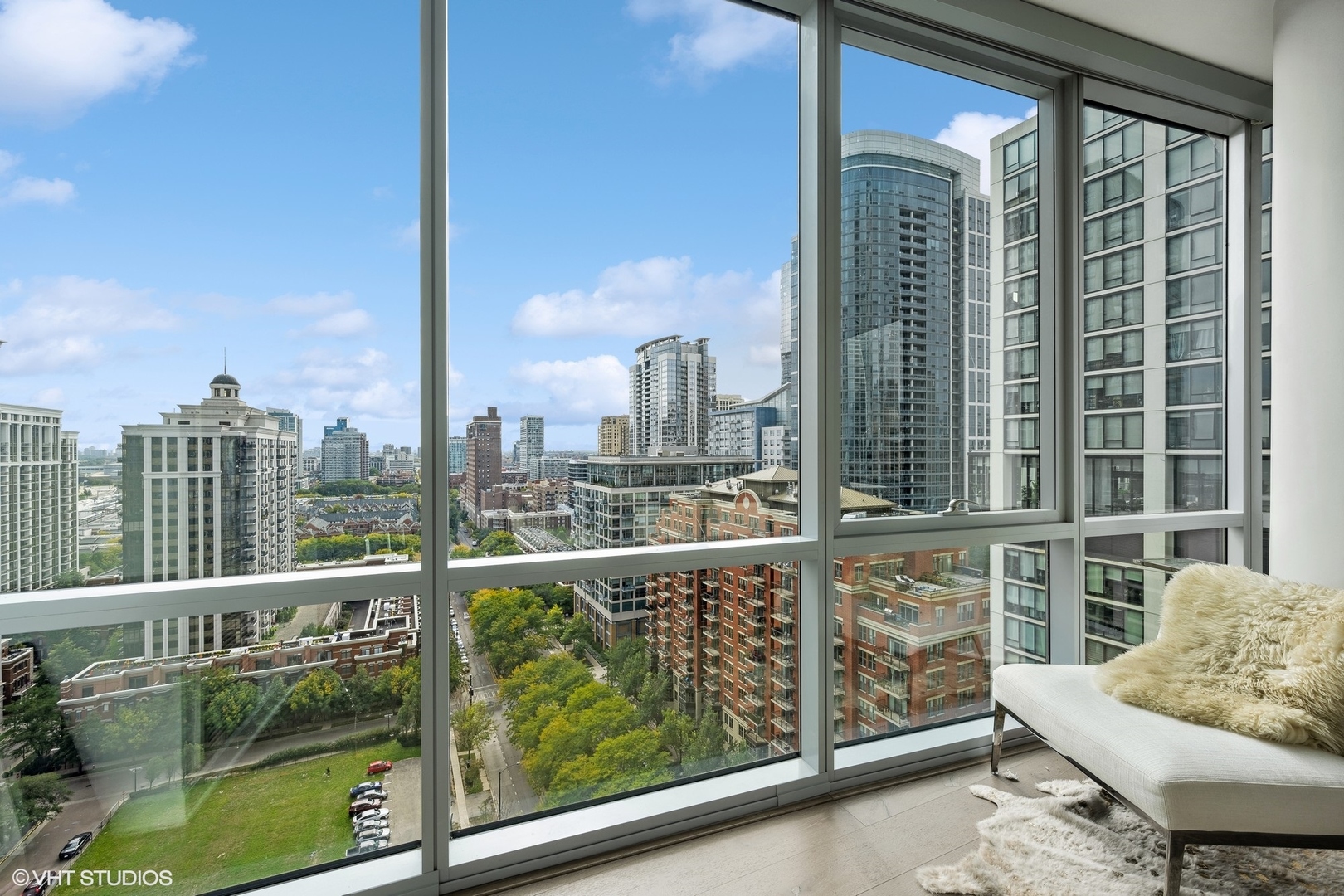 1201 S Prairie Avenue Unit: 1706