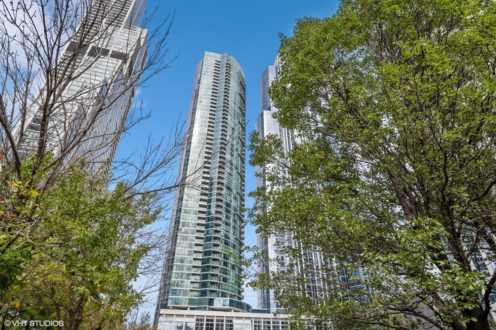 1201 S Prairie Avenue Unit: 1706