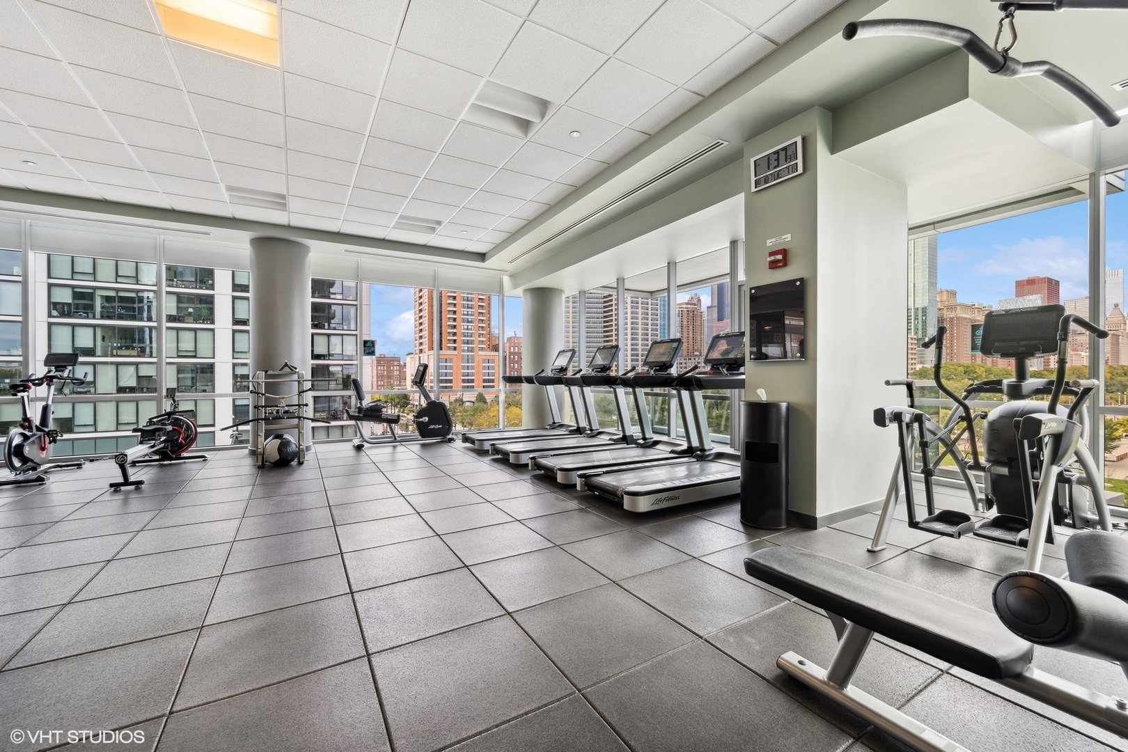 1201 S Prairie Avenue Unit: 1706