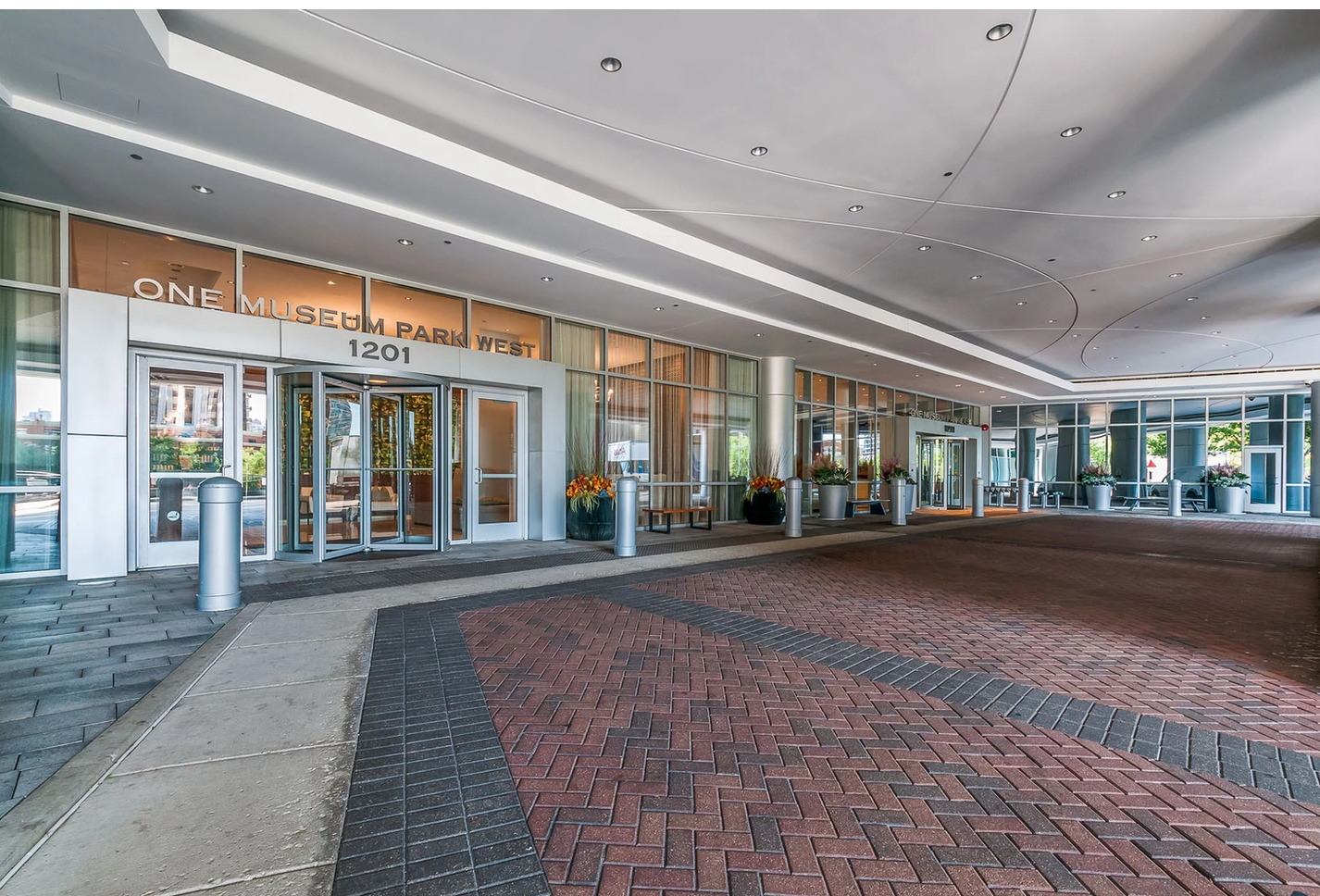 1201 S Prairie Avenue Unit: 1706