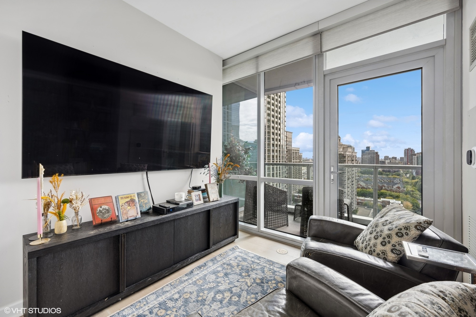 1201 S Prairie Avenue Unit: 1706