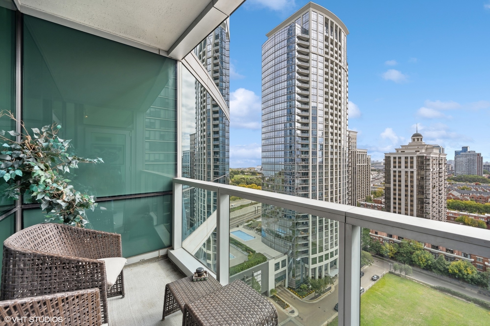 1201 S Prairie Avenue Unit: 1706