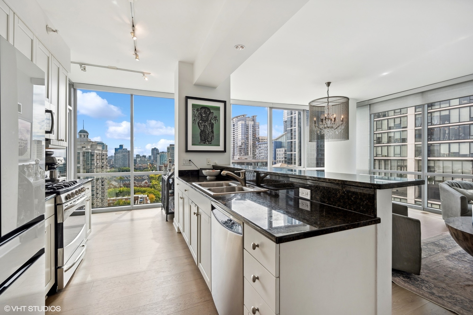 1201 S Prairie Avenue Unit: 1706