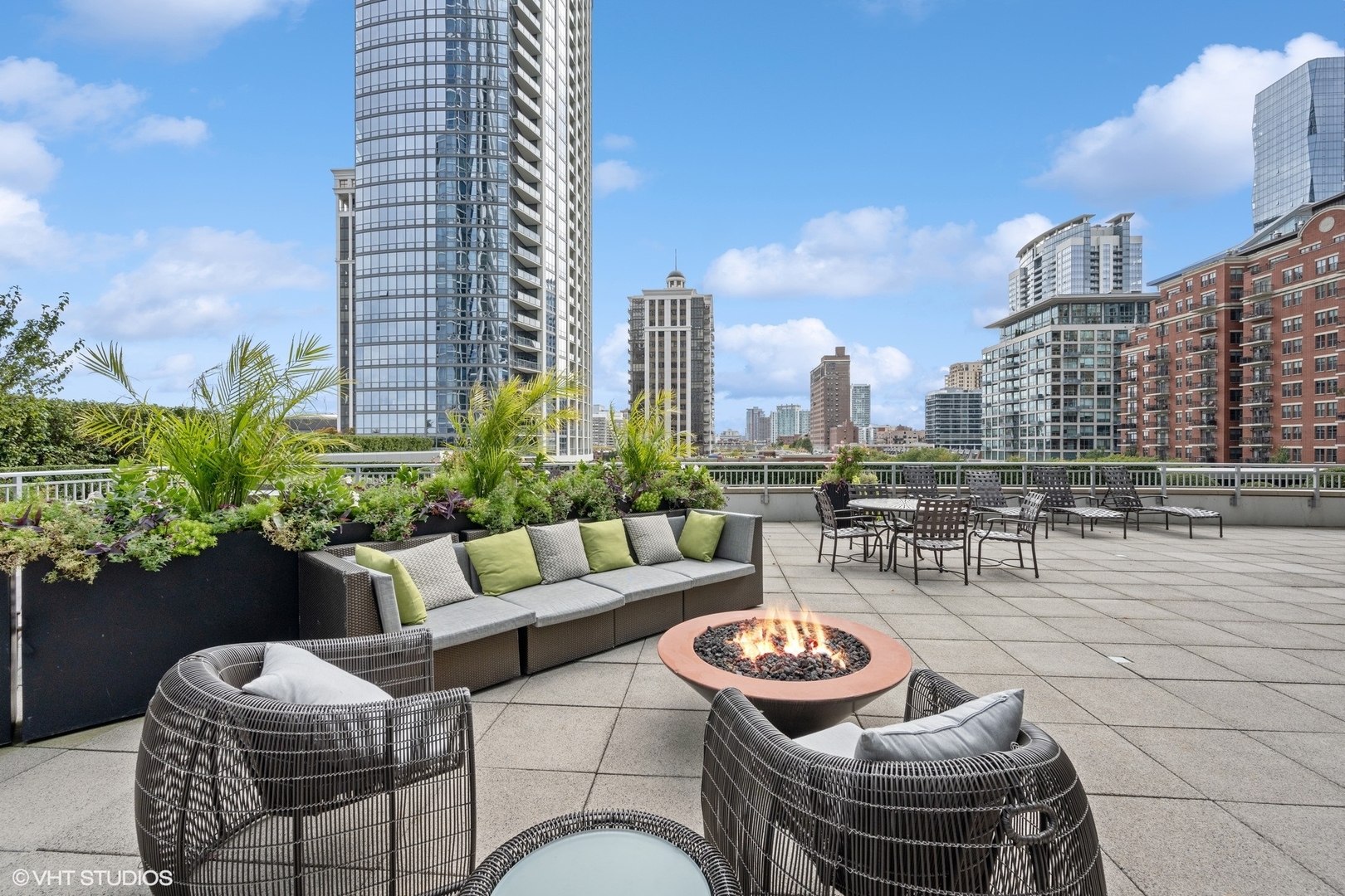 1201 S Prairie Avenue Unit: 1706