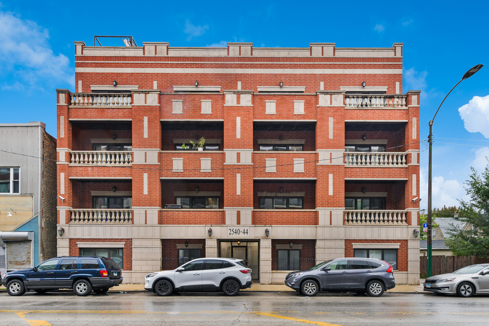 2540 W Diversey Avenue Unit: 202
