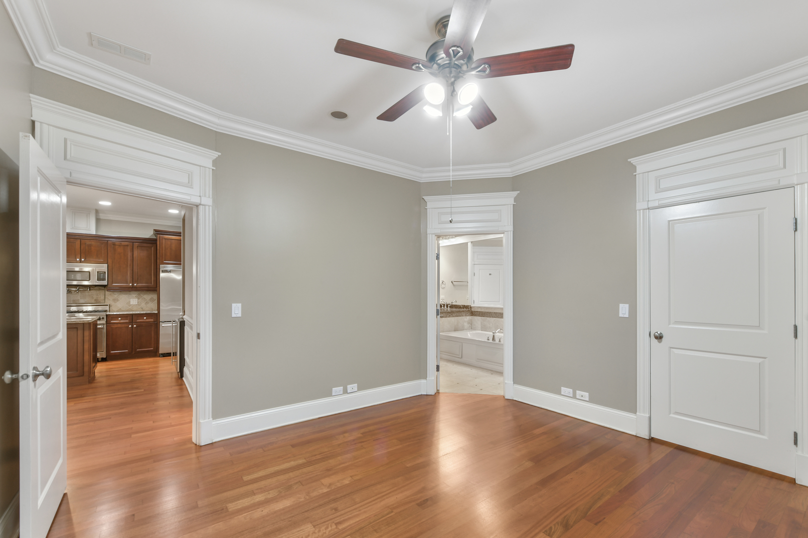 2540 W Diversey Avenue Unit: 202