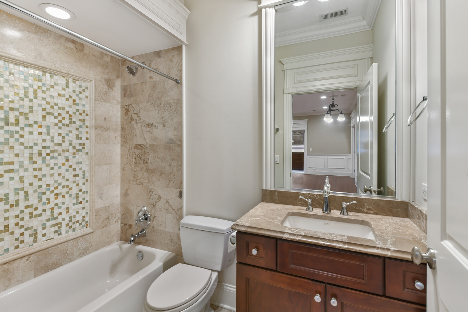 2540 W Diversey Avenue Unit: 202