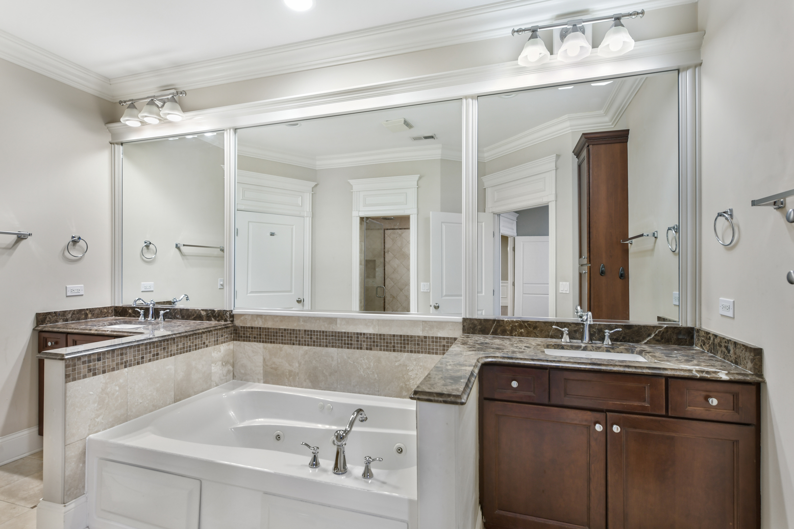 2540 W Diversey Avenue Unit: 202