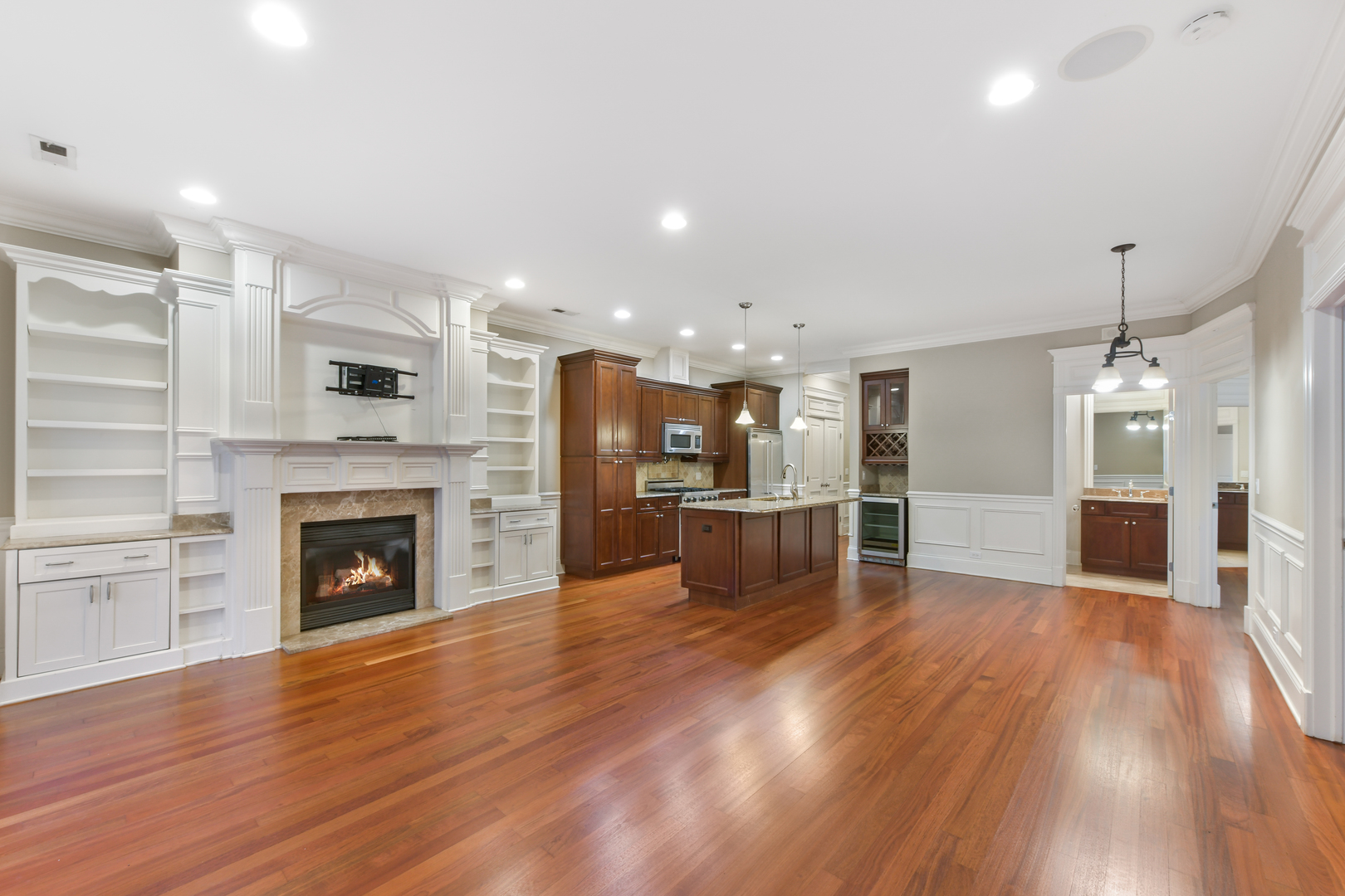 2540 W Diversey Avenue Unit: 202