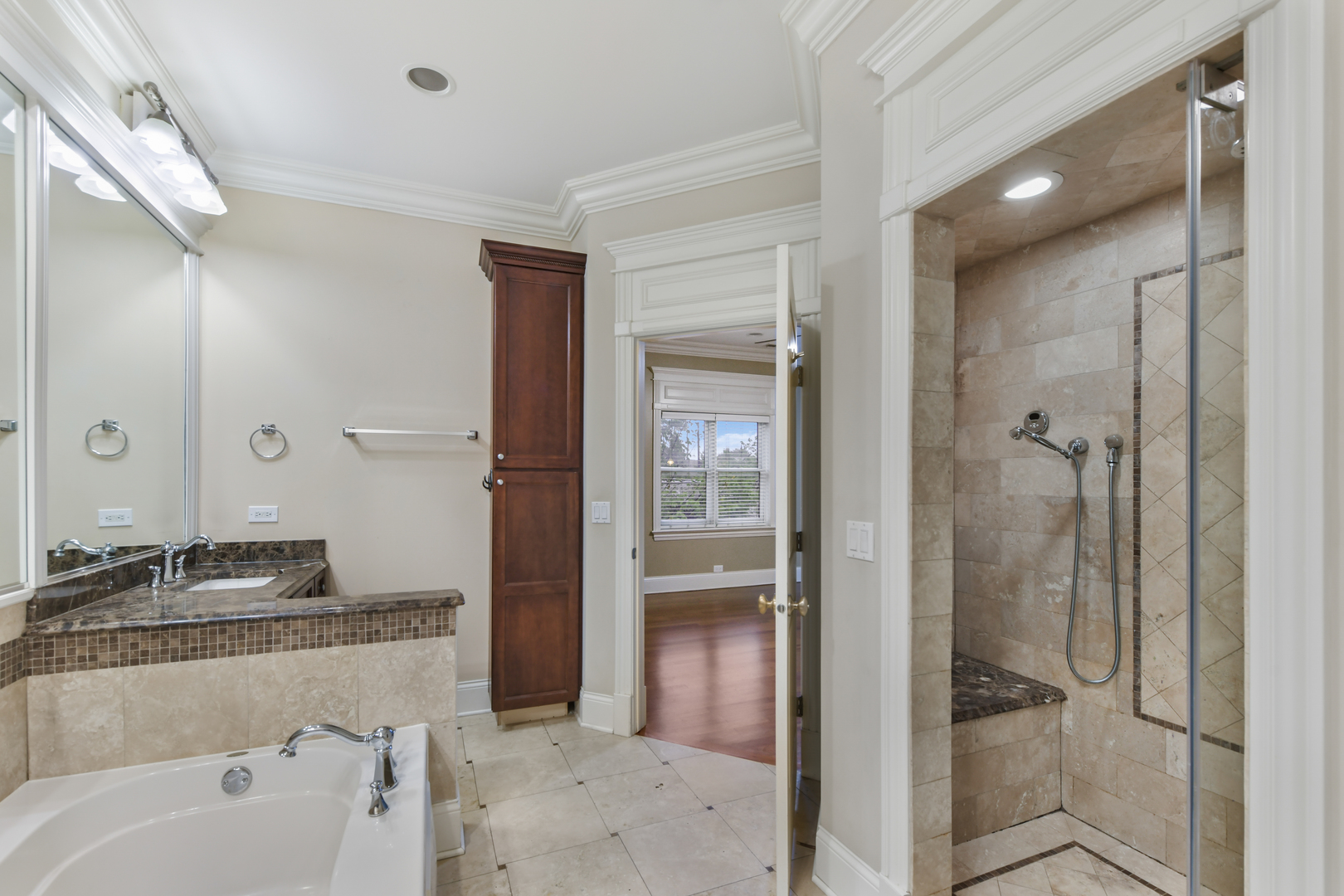 2540 W Diversey Avenue Unit: 202