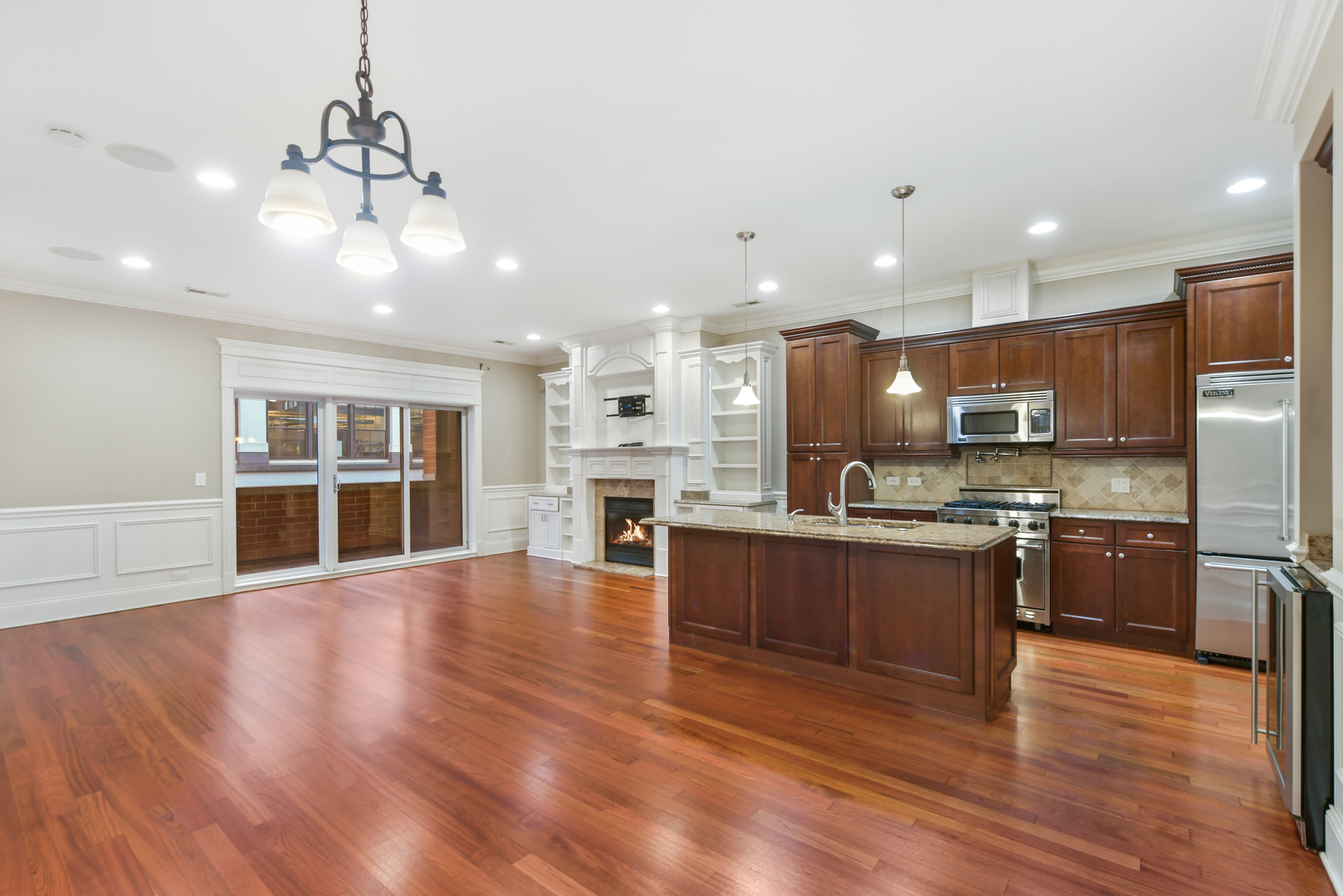 2540 W Diversey Avenue Unit: 202