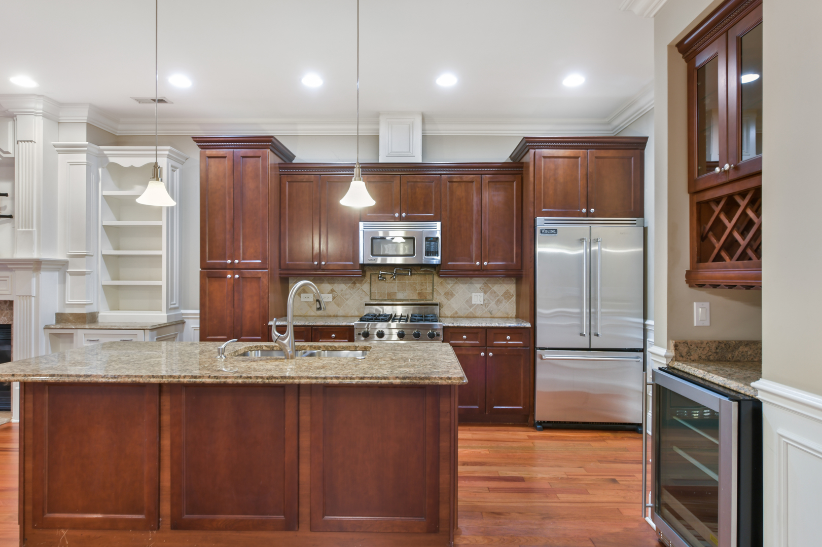 2540 W Diversey Avenue Unit: 202