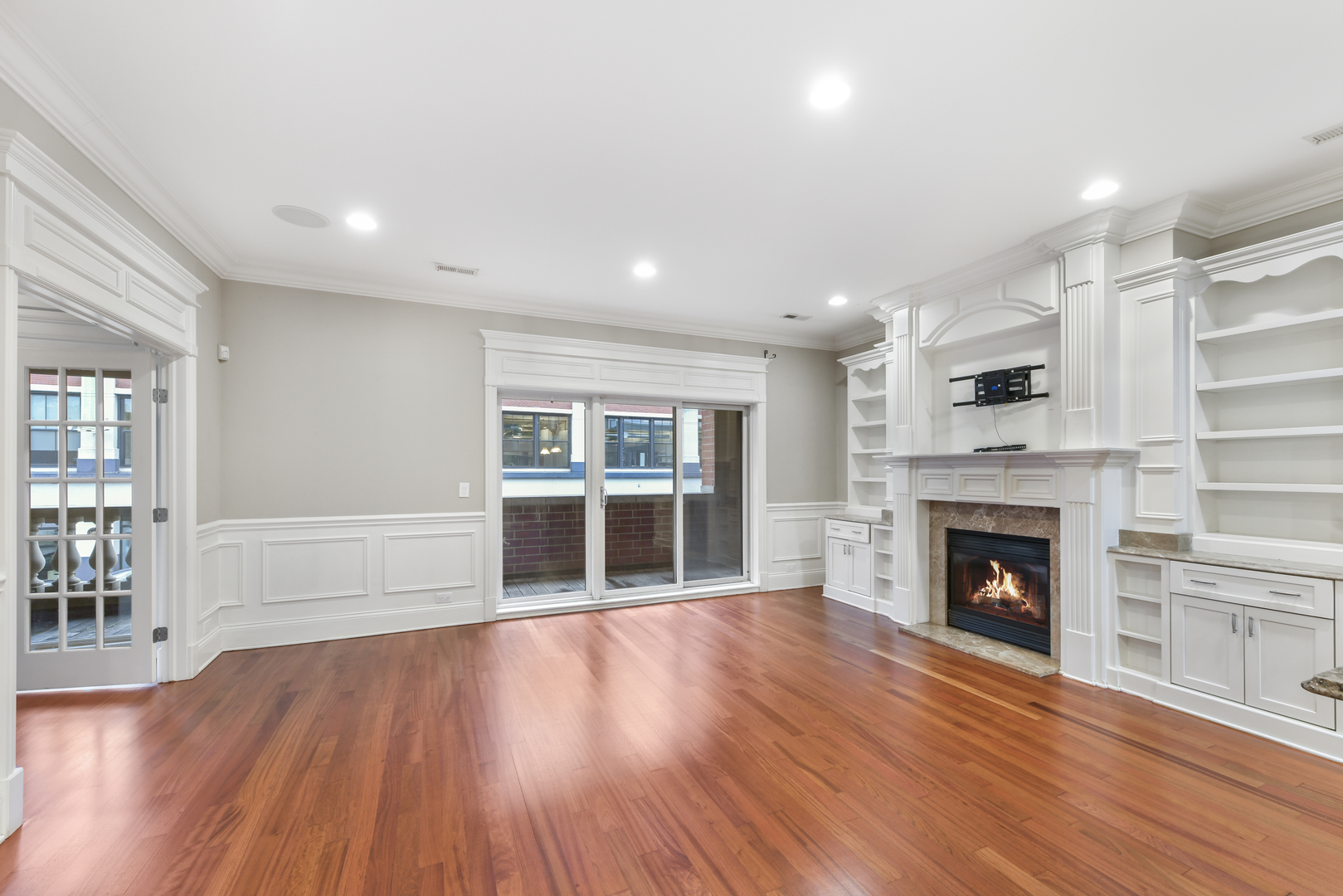 2540 W Diversey Avenue Unit: 202