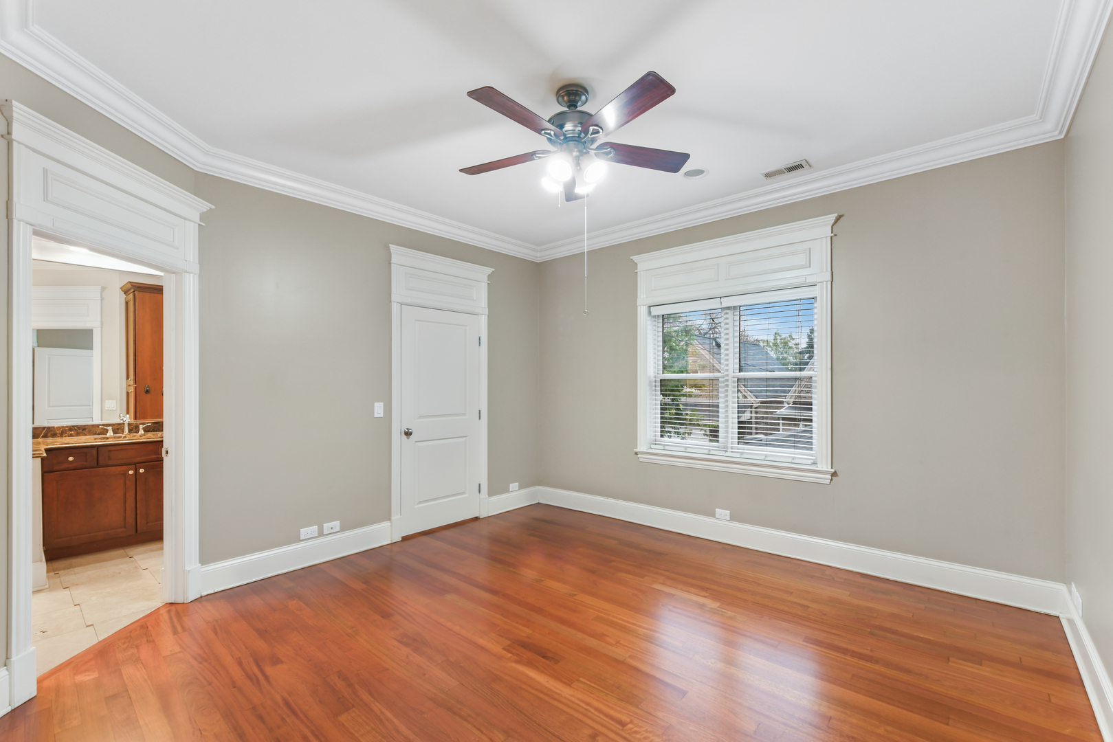 2540 W Diversey Avenue Unit: 202