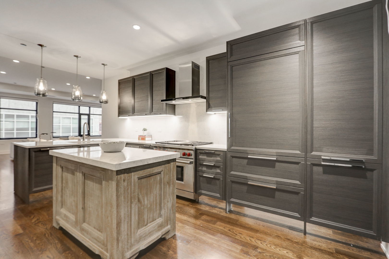 668 N Kingsbury Street Unit: 307