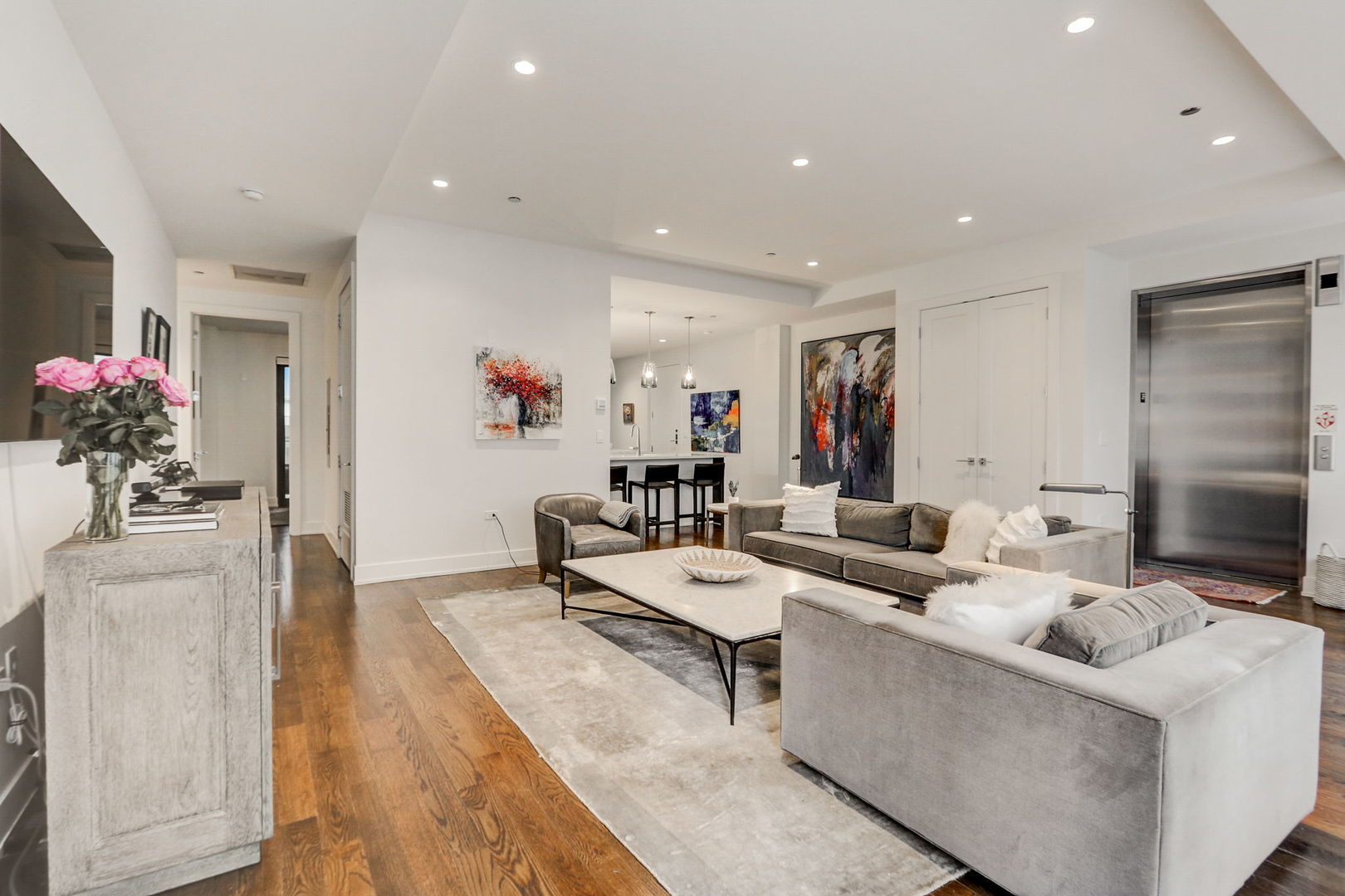 668 N Kingsbury Street Unit: 307