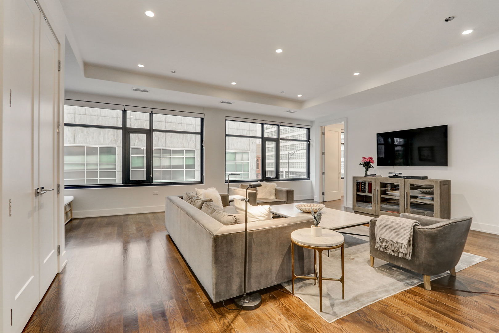 668 N Kingsbury Street Unit: 307