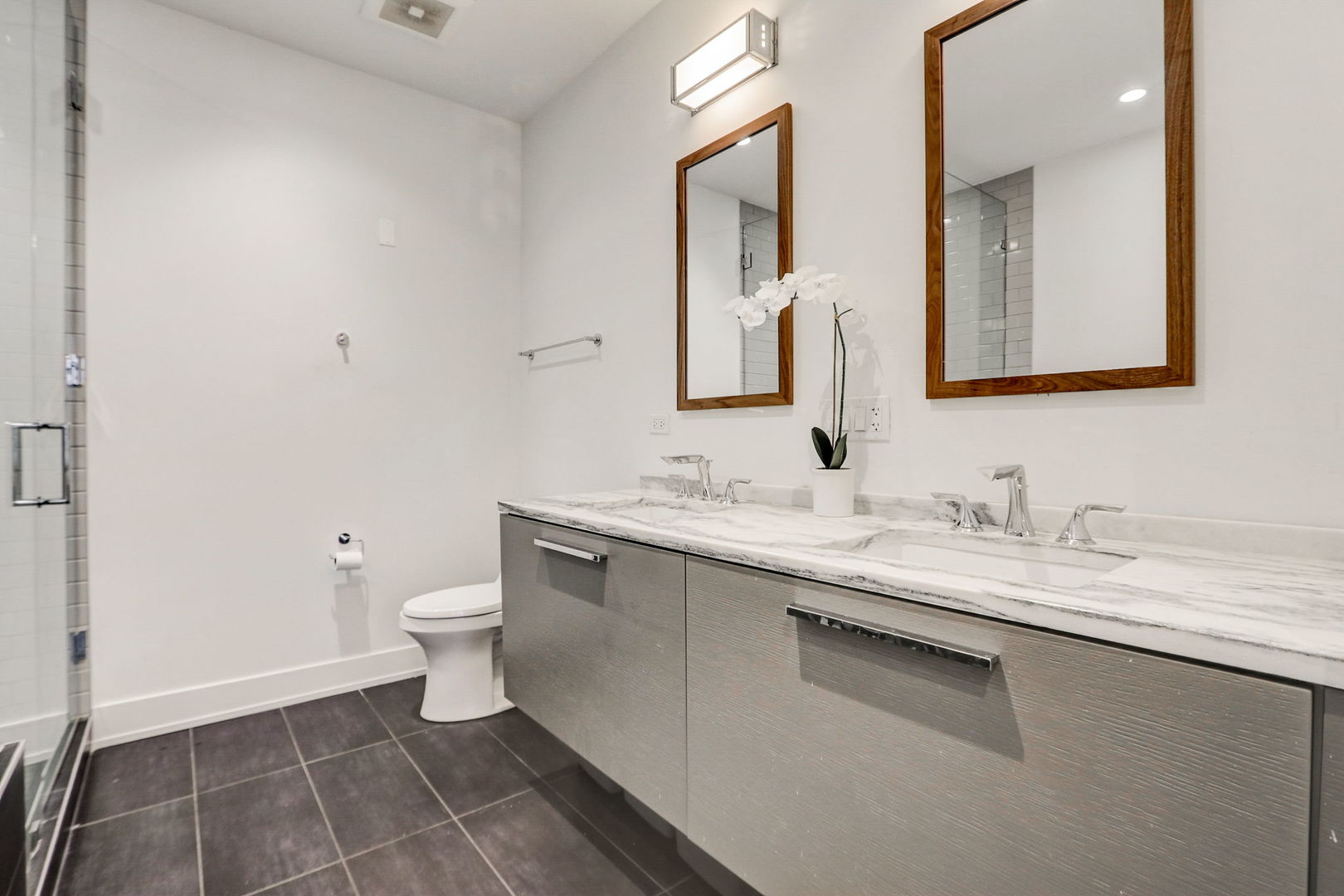 668 N Kingsbury Street Unit: 307