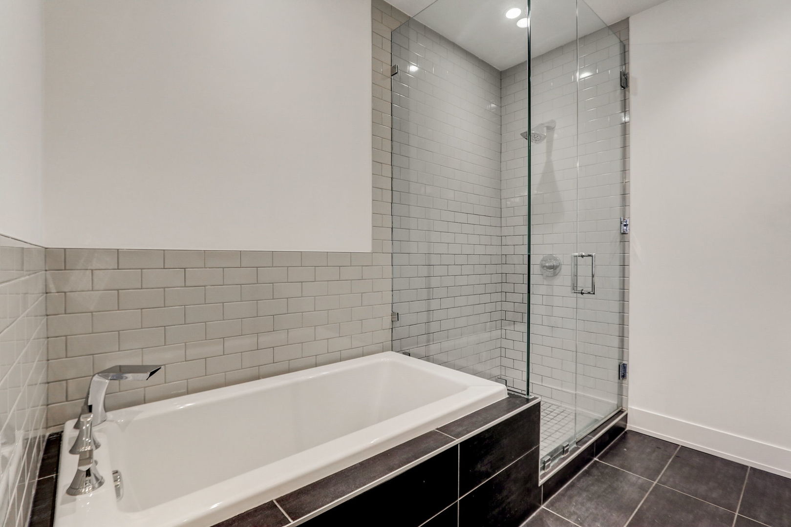 668 N Kingsbury Street Unit: 307