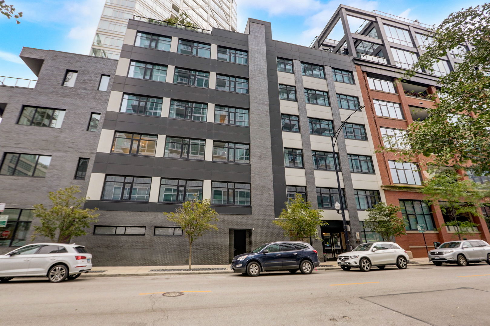 668 N Kingsbury Street Unit: 307