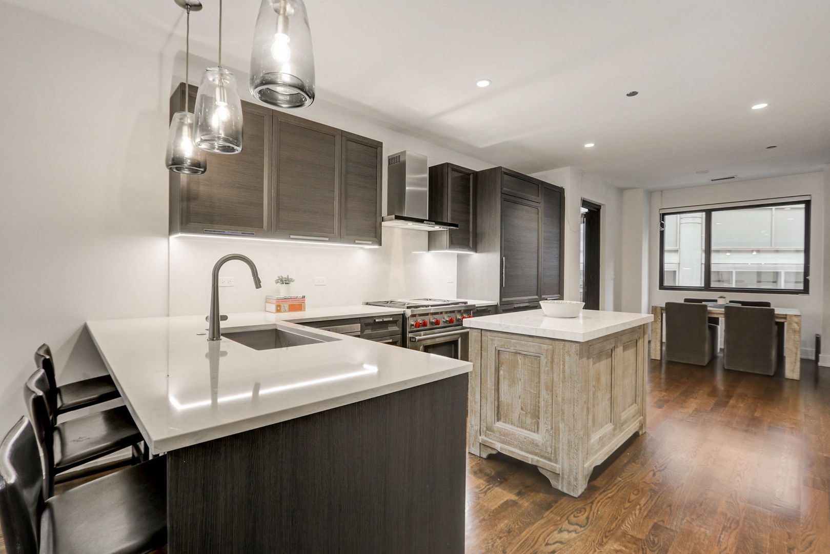 668 N Kingsbury Street Unit: 307