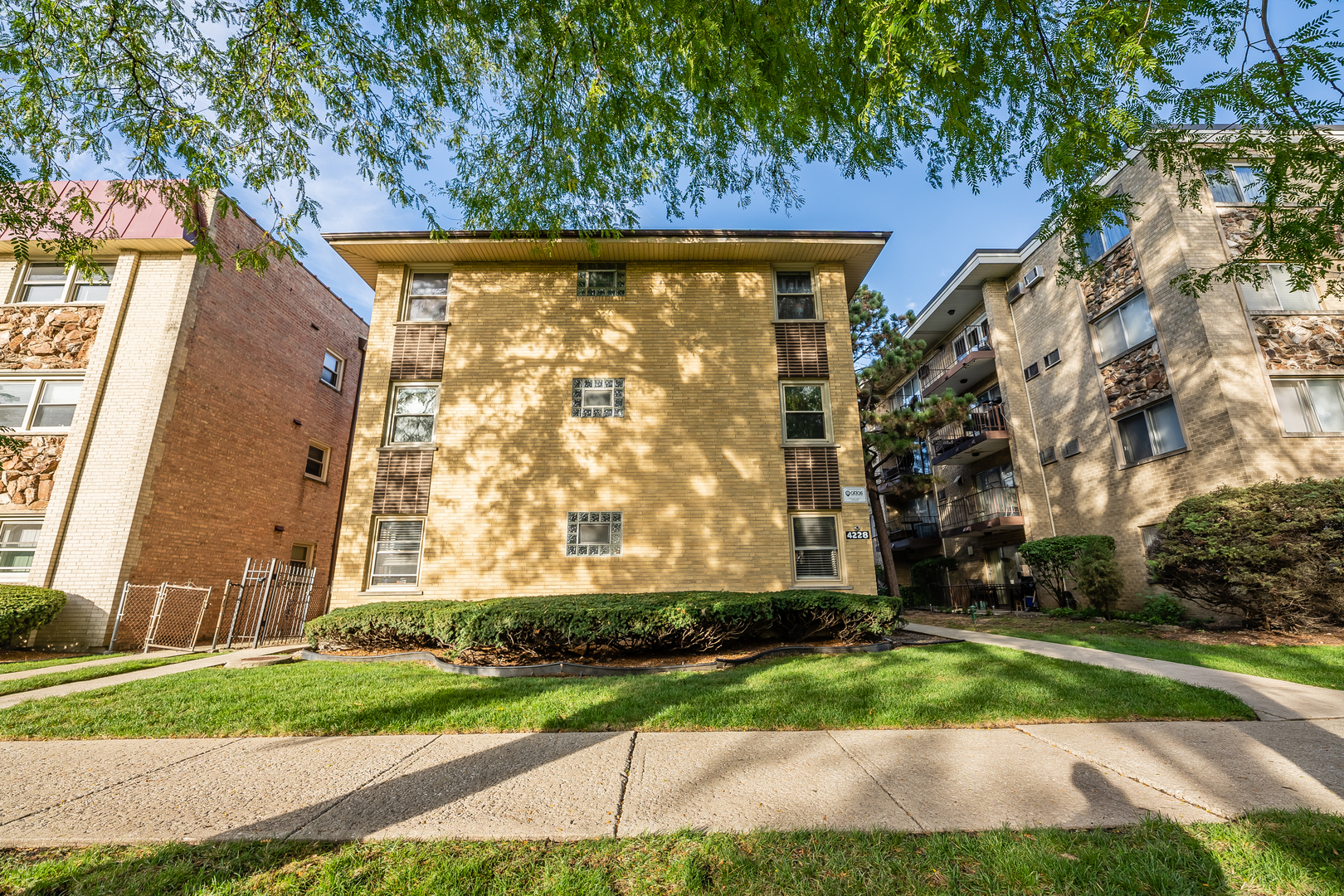 4228 N Keystone Avenue Unit: 1B