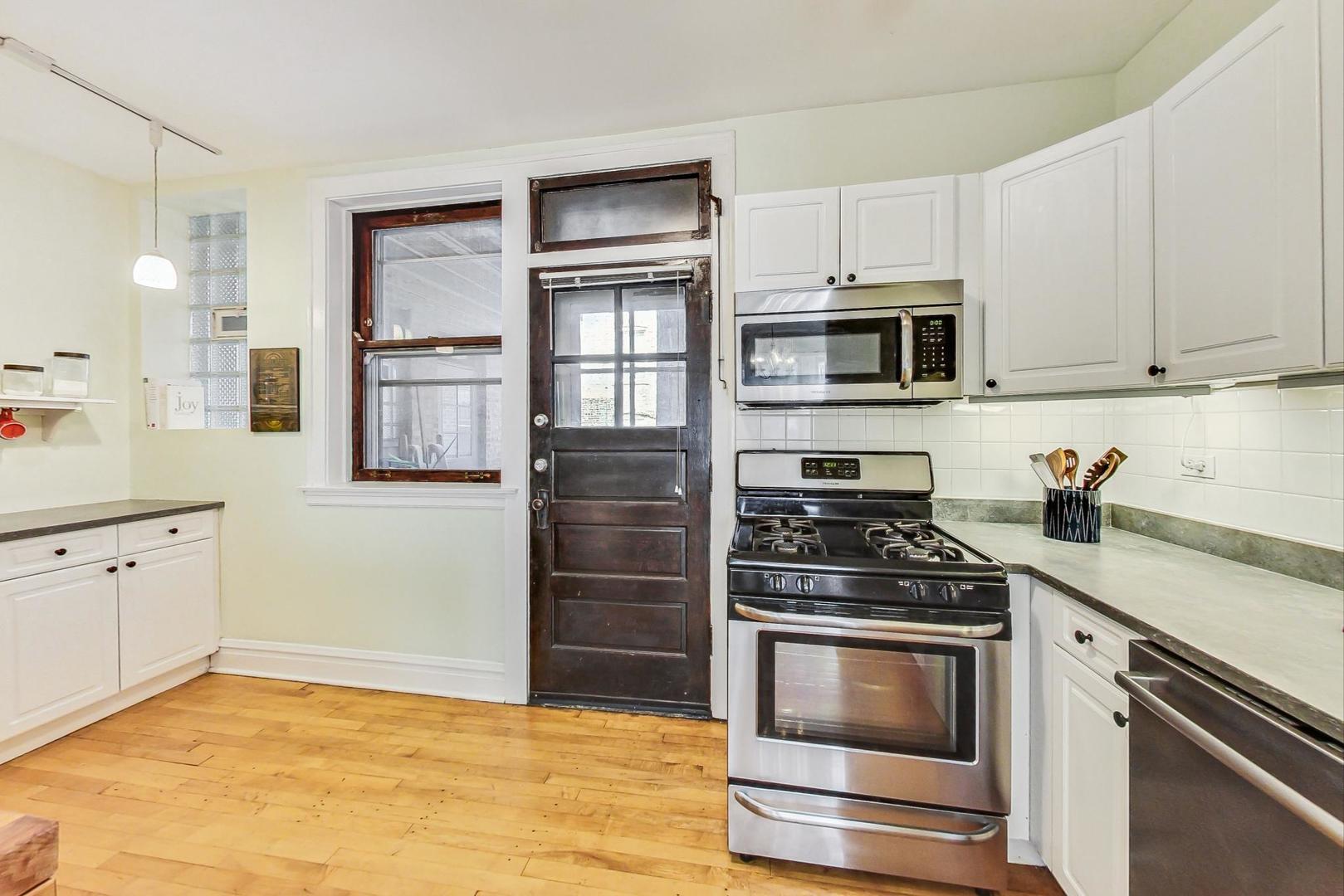 5030 N Leavitt Street Unit: 1