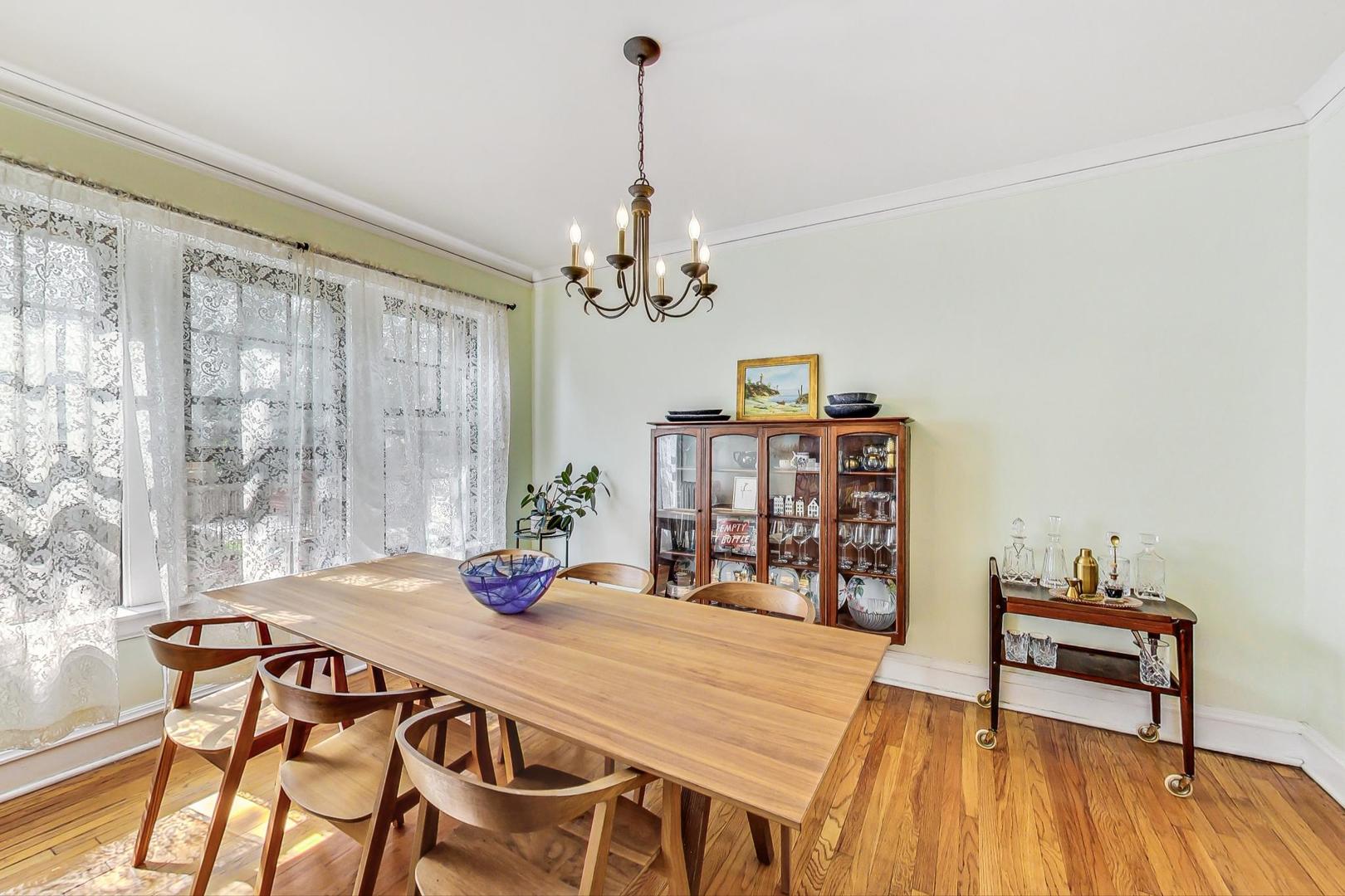 5030 N Leavitt Street Unit: 1