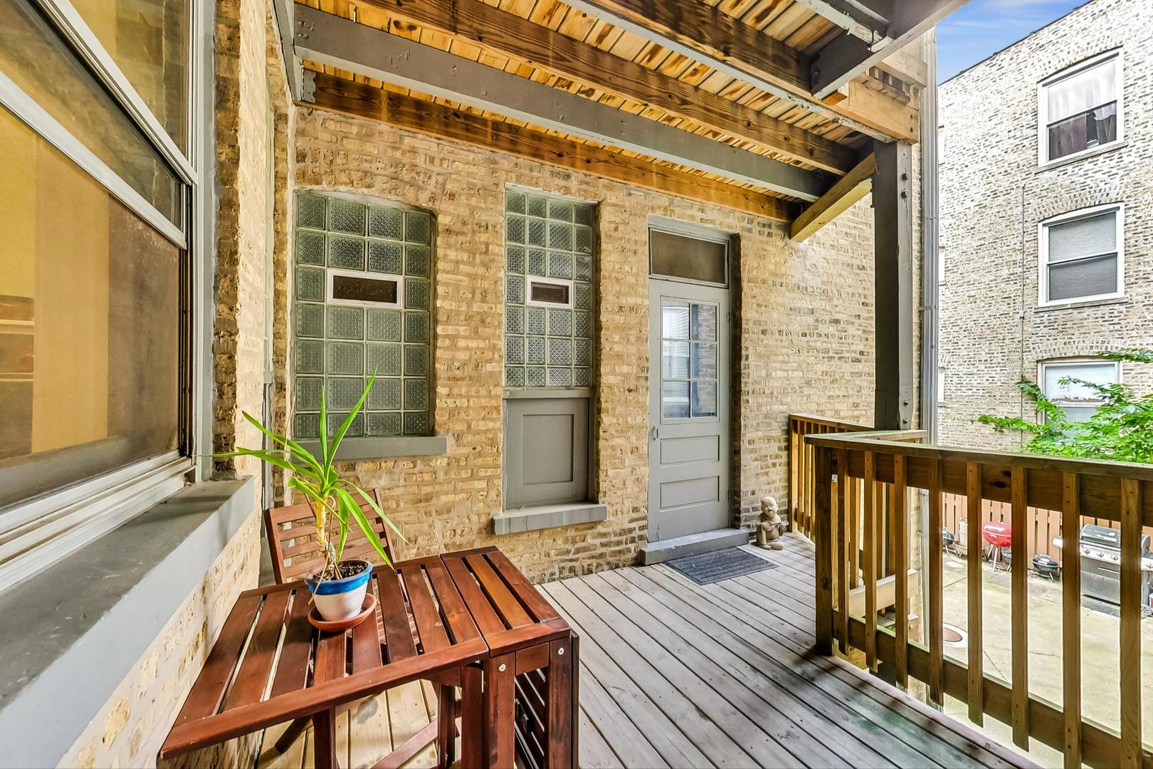 5030 N Leavitt Street Unit: 1