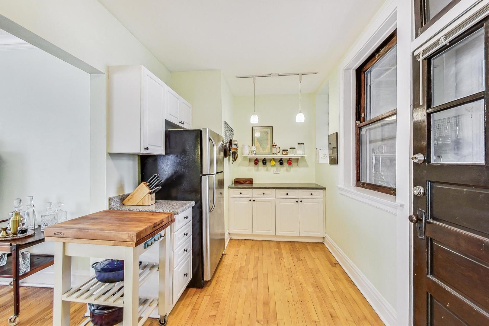 5030 N Leavitt Street Unit: 1