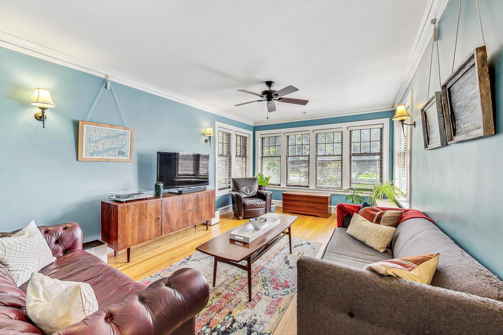 5030 N Leavitt Street Unit: 1