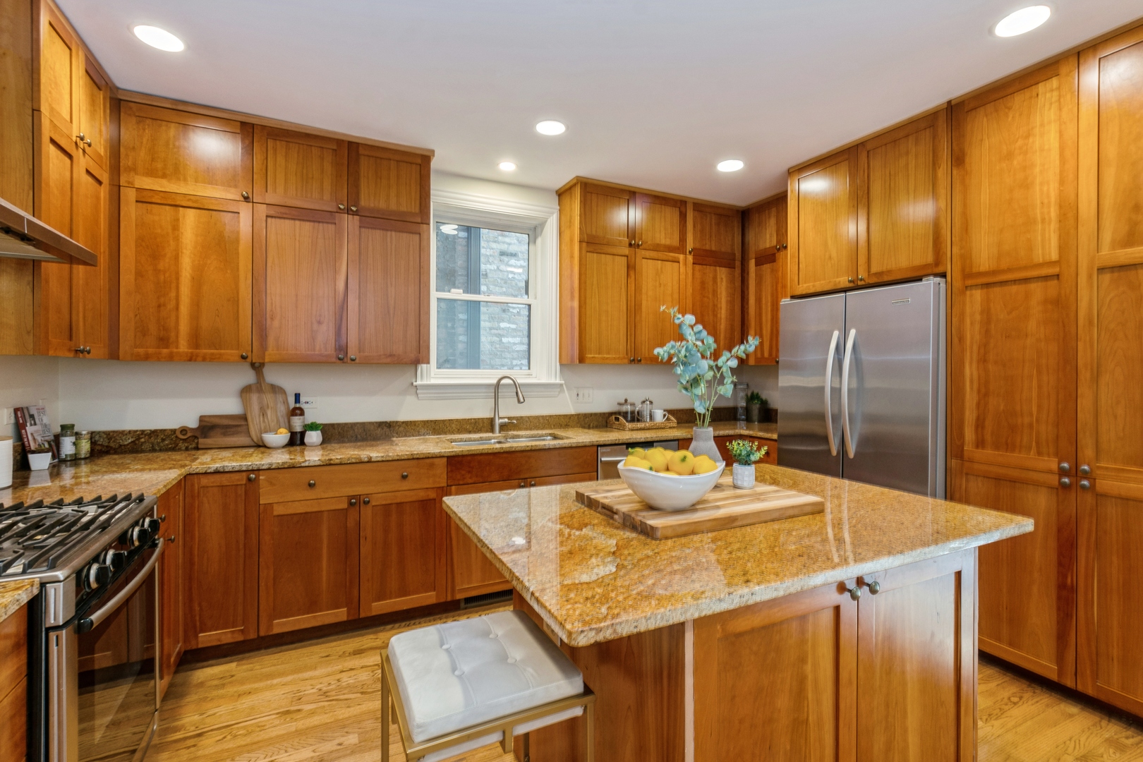 903 W WEBSTER Avenue